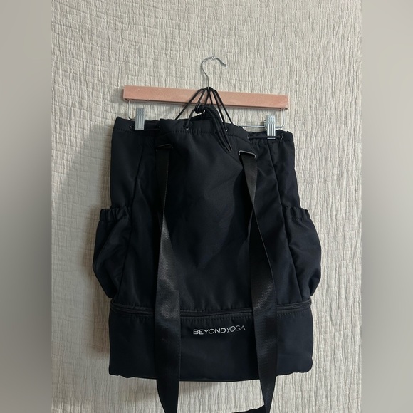 Beyond Yoga Black Convertible Backpack Bag, BEYOND YOGA Convertible Gym Bag - Picture 3 of 4